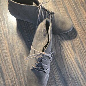 CLARKS "Bendables" Mushroom-Colored Suede Leather Lace-up Booties SIZE 10M